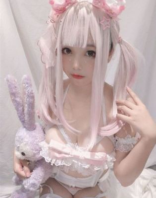 《年轻的女仆》在线观看